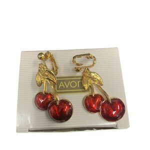 Avon “Cheery Cherry” goldtone and Red Cherry clip. Earrings. NIB 1990